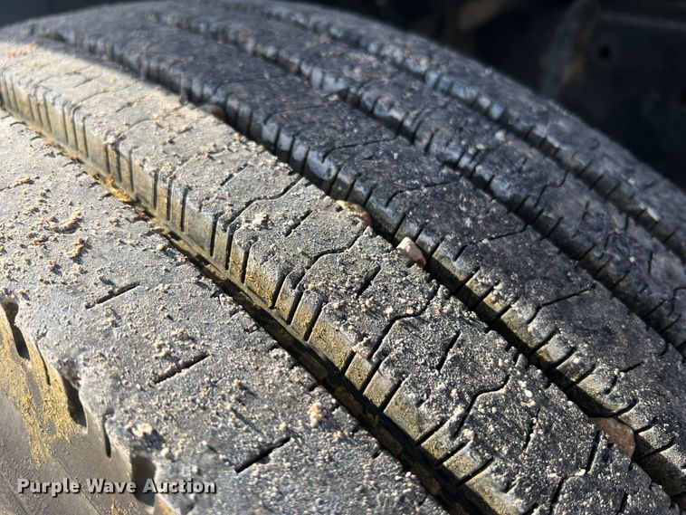 image for item MR9896 1992 Ford L9000  grain truck