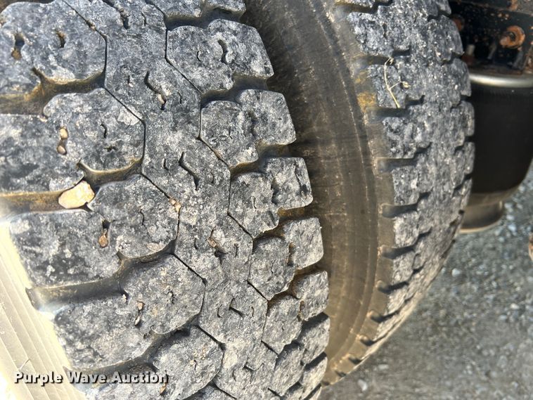 image for item MR9896 1992 Ford L9000  grain truck