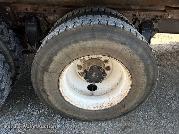 image for item MR9896 1992 Ford L9000  grain truck