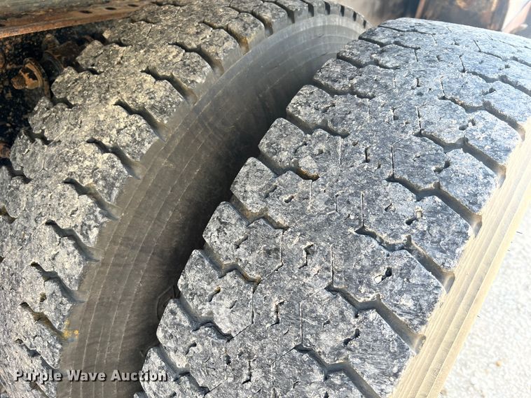 image for item MR9896 1992 Ford L9000  grain truck