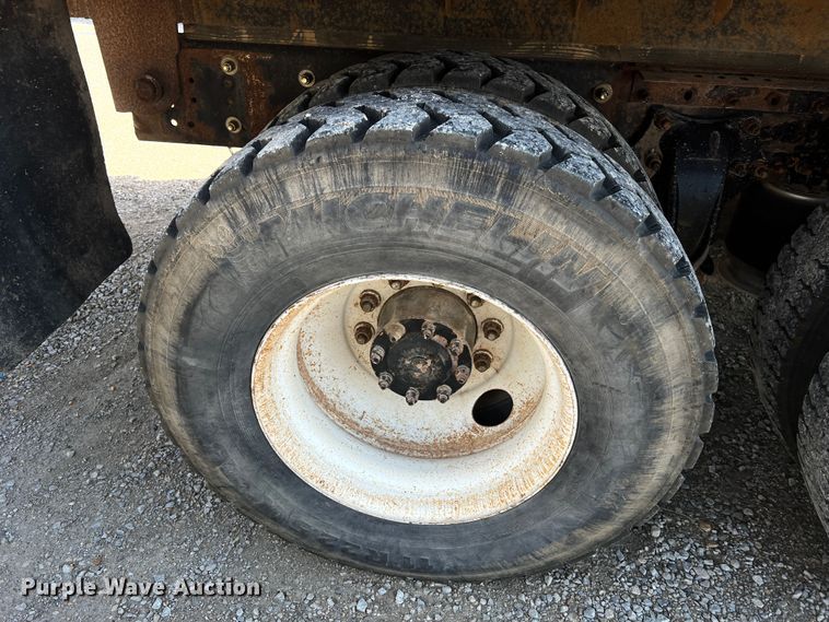 image for item MR9896 1992 Ford L9000  grain truck