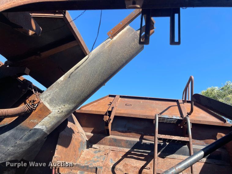 image for item MU9251 2009 Case IH 8120  RWA combine