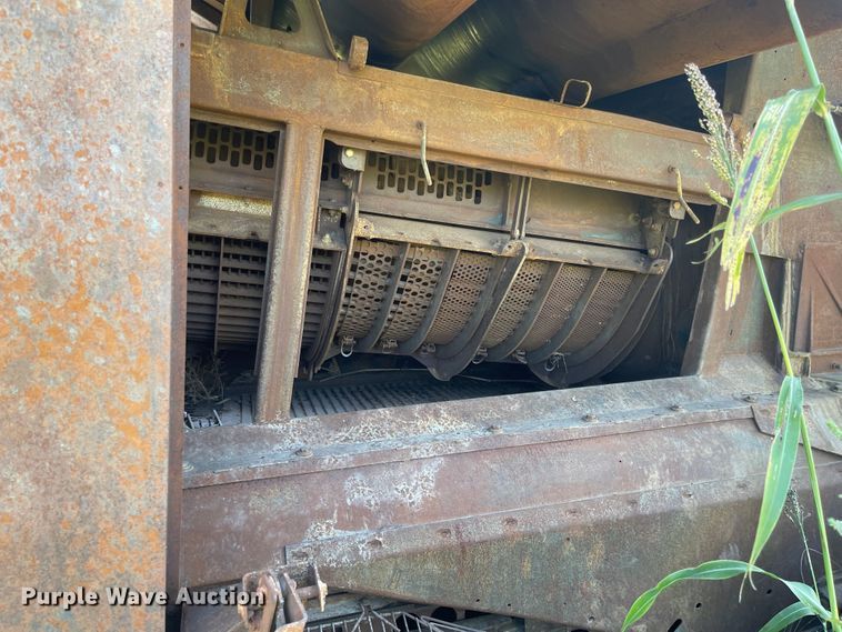 image for item MU9251 2009 Case IH 8120  RWA combine