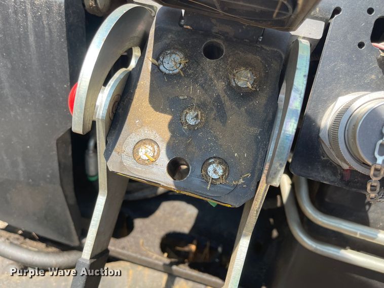 image for item MU9260 2019 MacDon FD140  flex draper head