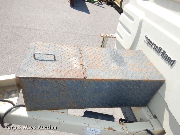 image for item DM3052 2006 Ingersoll Rand XP185  air compressor