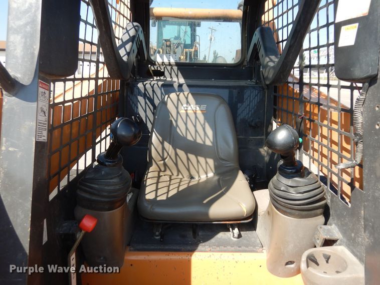 image for item DM3093 2010 Case 465 Series 3  skid steer loader