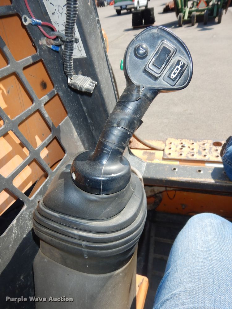 image for item DM3093 2010 Case 465 Series 3  skid steer loader