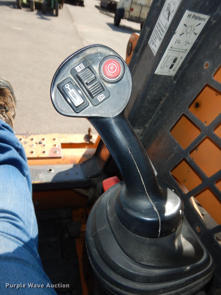 image for item DM3093 2010 Case 465 Series 3  skid steer loader