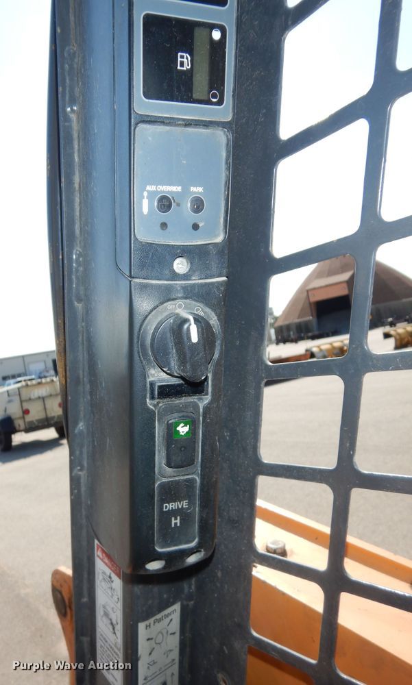 image for item DM3093 2010 Case 465 Series 3  skid steer loader