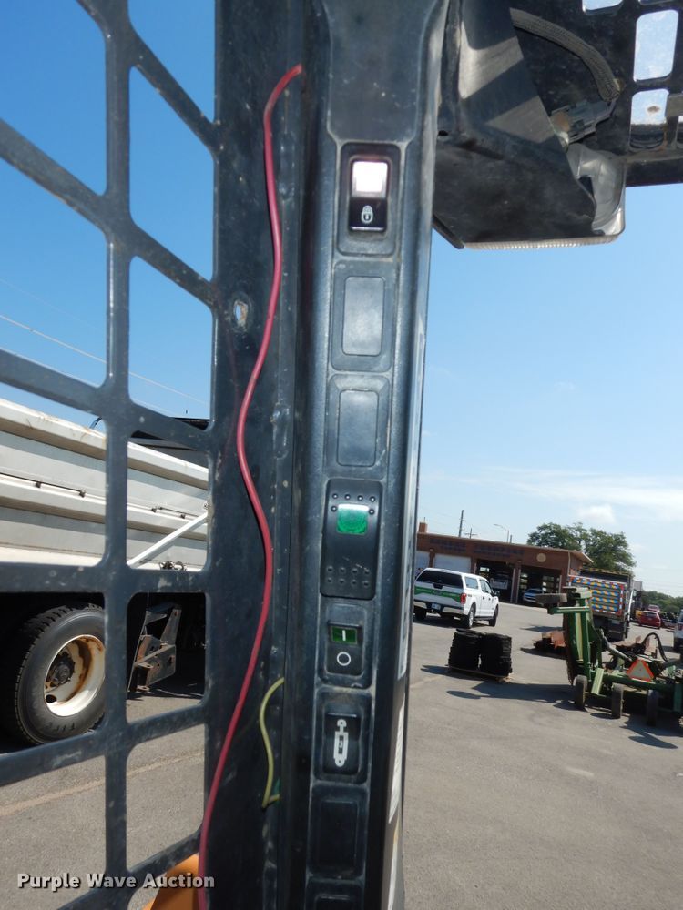 image for item DM3093 2010 Case 465 Series 3  skid steer loader