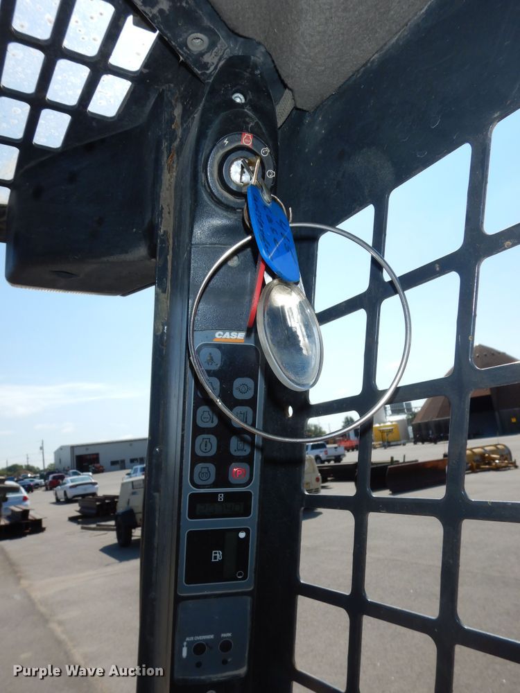 image for item DM3093 2010 Case 465 Series 3  skid steer loader