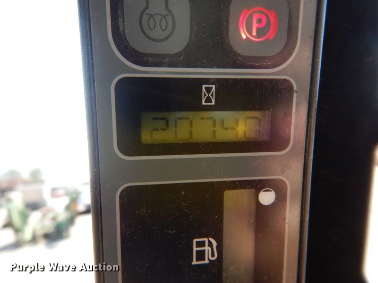 image for item DM3093 2010 Case 465 Series 3  skid steer loader