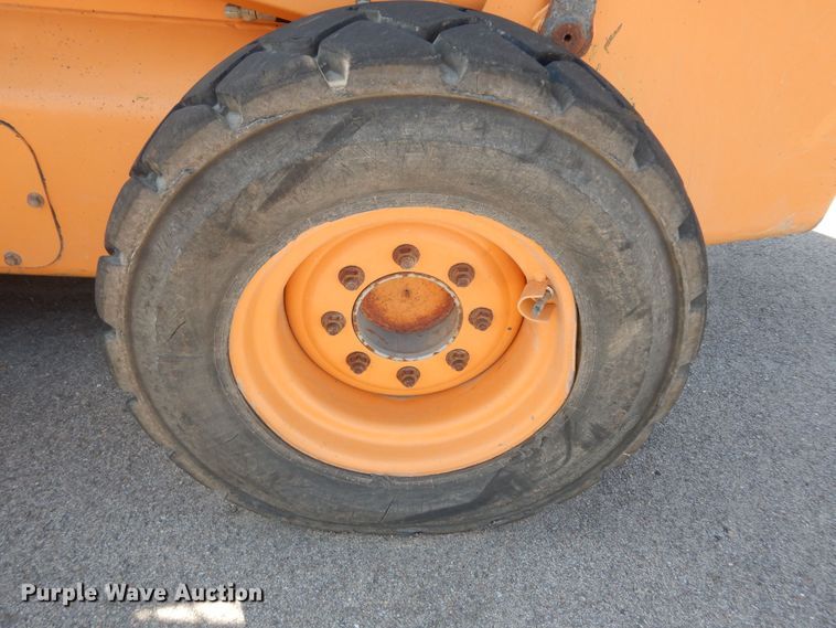 image for item DM3093 2010 Case 465 Series 3  skid steer loader