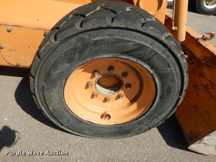 image for item DM3093 2010 Case 465 Series 3  skid steer loader