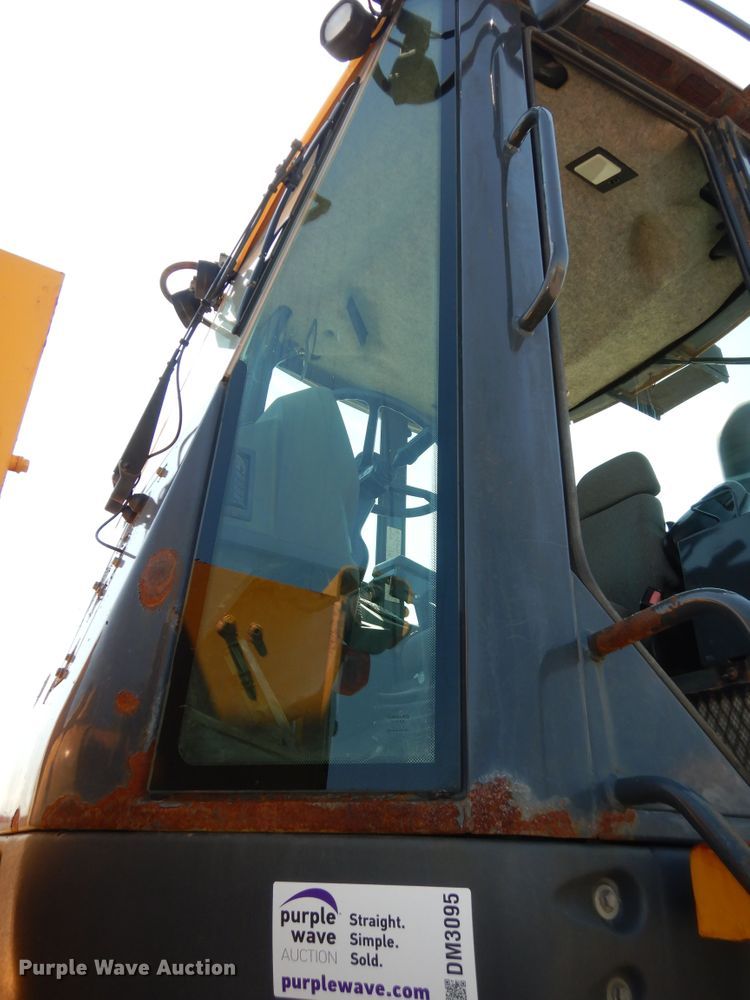 image for item DM3095 2006 John Deere 624J  wheel loader