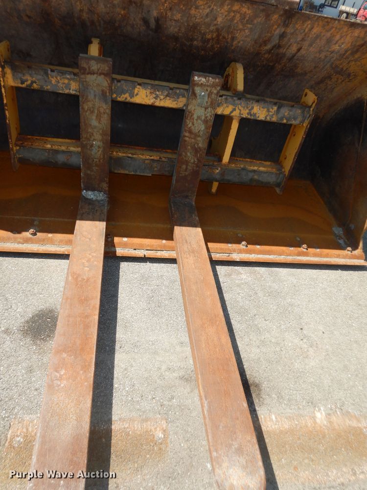 image for item DM3095 2006 John Deere 624J  wheel loader