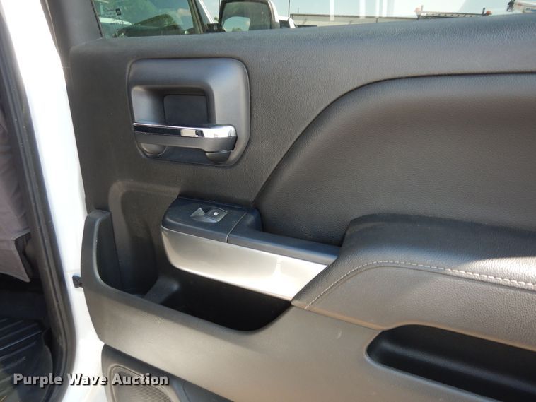 image for item DM3112 2018 Chevrolet Silverado 1500  Crew Cab pickup truck