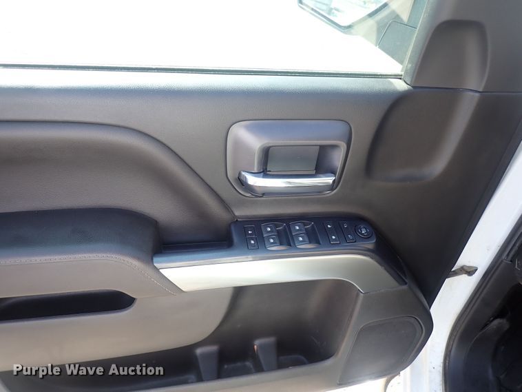 image for item DQ2882 2018 Chevrolet Silverado 1500  Crew Cab pickup truck