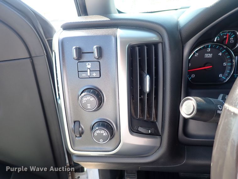 image for item DQ2882 2018 Chevrolet Silverado 1500  Crew Cab pickup truck