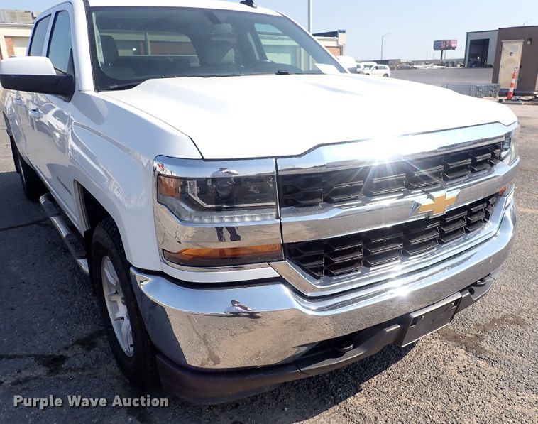 image for item DQ2882 2018 Chevrolet Silverado 1500  Crew Cab pickup truck