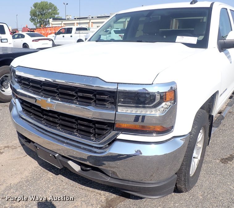 image for item DQ2882 2018 Chevrolet Silverado 1500  Crew Cab pickup truck