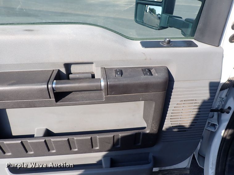 image for item DQ2884 2014 Ford F550 Super Duty  bucket truck