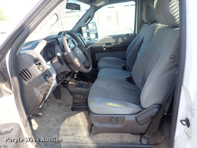 image for item DQ2884 2014 Ford F550 Super Duty  bucket truck