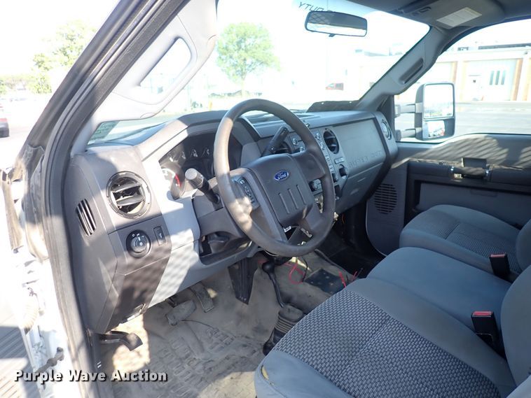 image for item DQ2884 2014 Ford F550 Super Duty  bucket truck