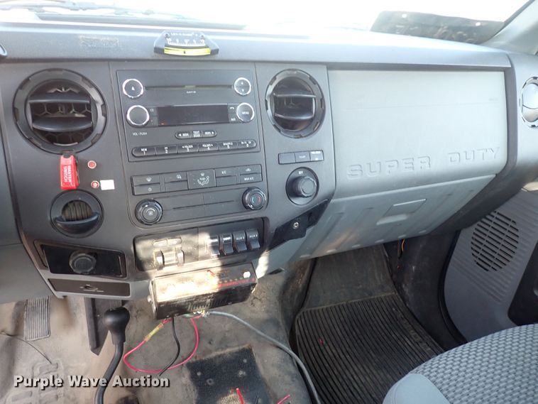 image for item DQ2884 2014 Ford F550 Super Duty  bucket truck