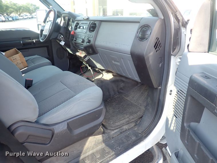 image for item DQ2884 2014 Ford F550 Super Duty  bucket truck