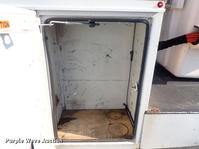 image for item DQ2884 2014 Ford F550 Super Duty  bucket truck