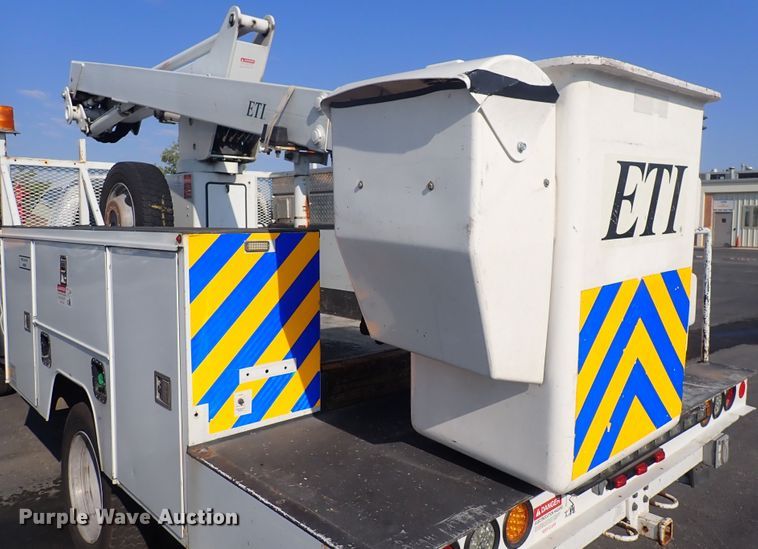 image for item DQ2884 2014 Ford F550 Super Duty  bucket truck