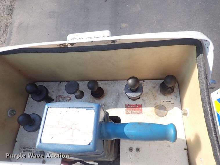 image for item DQ2884 2014 Ford F550 Super Duty  bucket truck