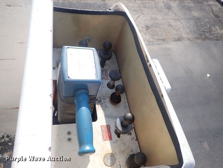 image for item DQ2884 2014 Ford F550 Super Duty  bucket truck