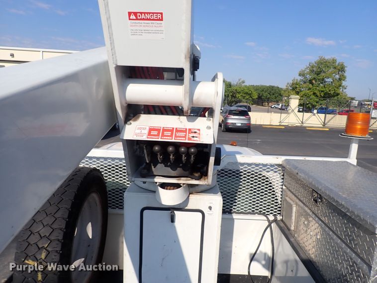 image for item DQ2884 2014 Ford F550 Super Duty  bucket truck