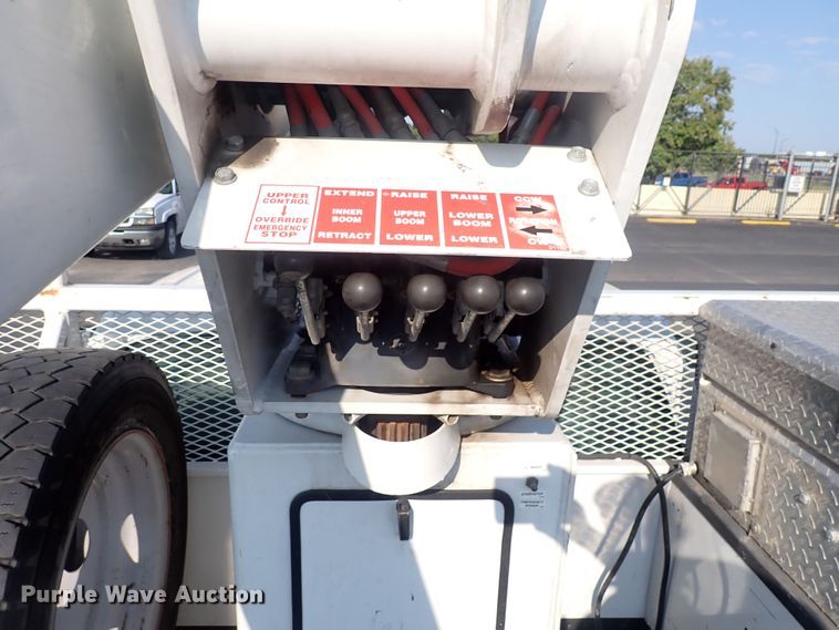 image for item DQ2884 2014 Ford F550 Super Duty  bucket truck