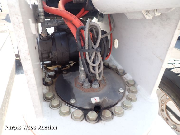 image for item DQ2884 2014 Ford F550 Super Duty  bucket truck