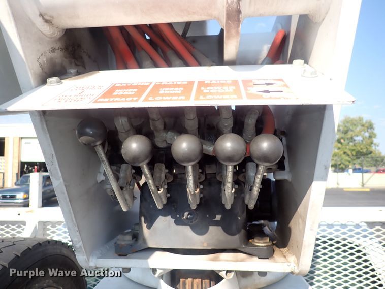 image for item DQ2884 2014 Ford F550 Super Duty  bucket truck