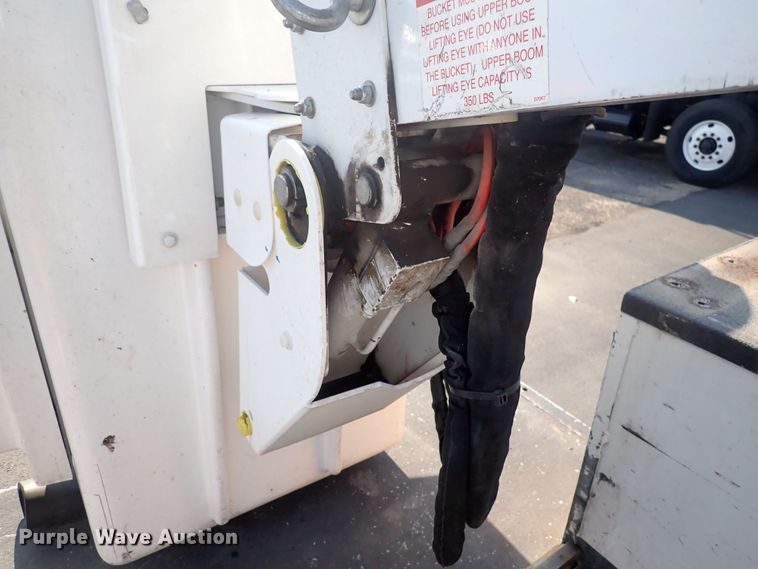 image for item DQ2884 2014 Ford F550 Super Duty  bucket truck