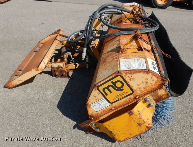 MB 84"W skid steer broom in Topeka, KS Item LR9868 sold Purple Wave