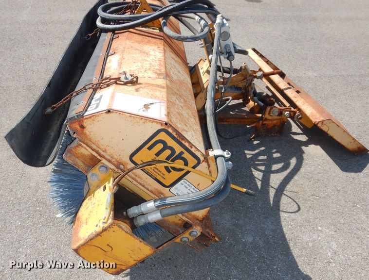 MB 84"W skid steer broom in Topeka, KS Item LR9868 sold Purple Wave