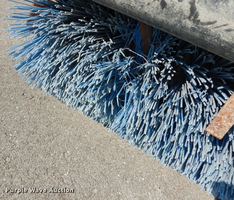 MB 84"W skid steer broom in Topeka, KS Item LR9868 sold Purple Wave