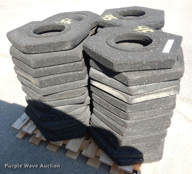 (47) safety cone weights in Topeka, KS Item LR9872 sold Purple Wave
