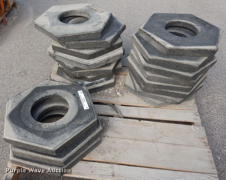 (19) safety cone weights in Topeka, KS Item LR9881 sold Purple Wave