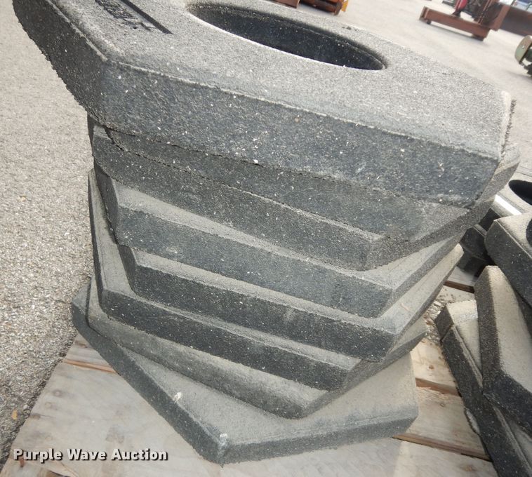 (19) safety cone weights in Topeka, KS Item LR9881 sold Purple Wave