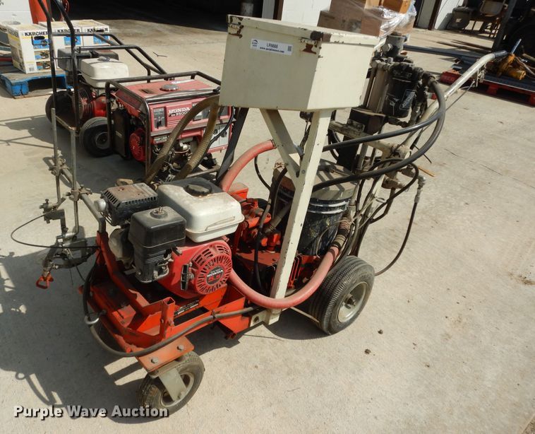 EZLiner 15D paint striper in Topeka, KS Item LR9888 sold Purple Wave