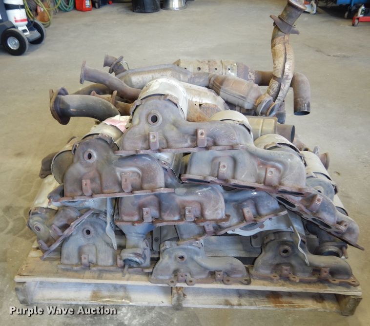 image for item LR9899 Approximately 25 catalytic converters