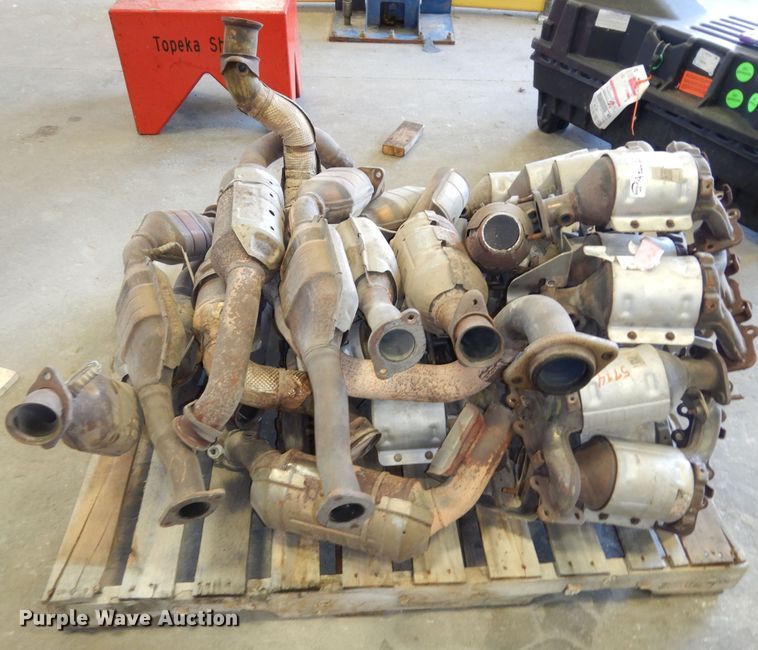 image for item LR9899 Approximately 25 catalytic converters