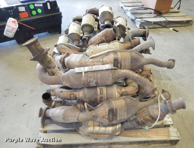 image for item LR9899 Approximately 25 catalytic converters