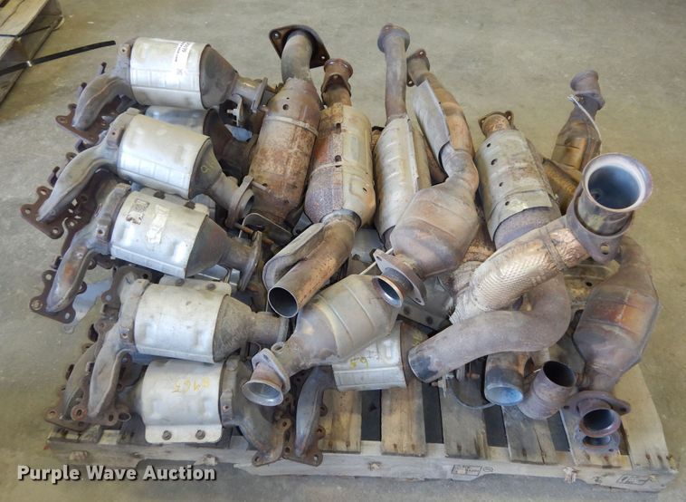 image for item LR9899 Approximately 25 catalytic converters